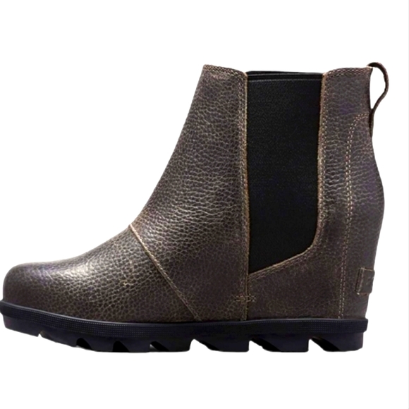 Sorel Shoes - Women's Joan Of Arctic Wedge Chelsea Bootie.... Size 9.5